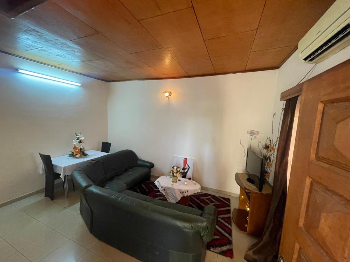 Km'S Cozy Spacious Calm Appart Meuble Yaounde Bagian luar foto