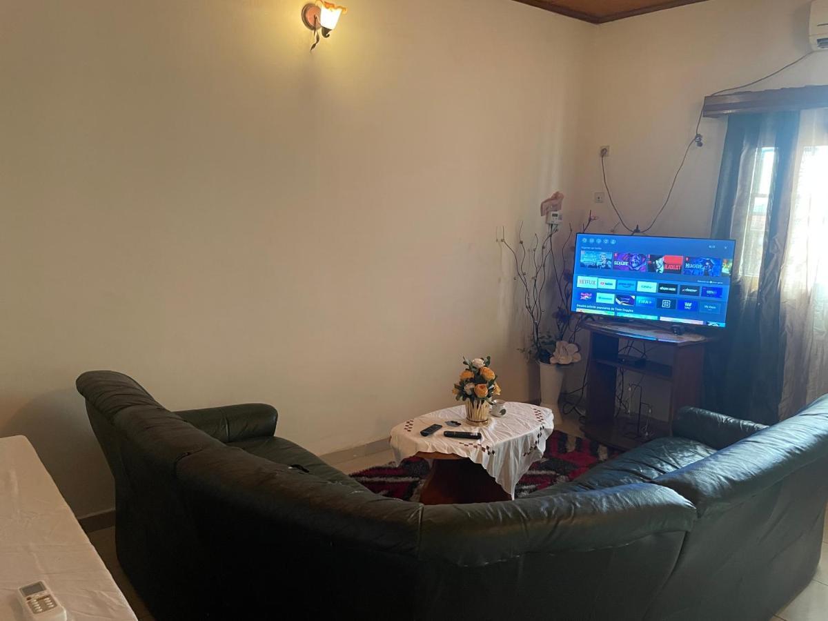 Km'S Cozy Spacious Calm Appart Meuble Yaounde Bagian luar foto
