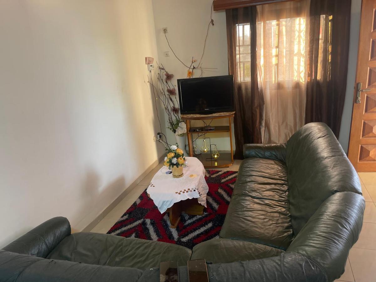 Km'S Cozy Spacious Calm Appart Meuble Yaounde Bagian luar foto