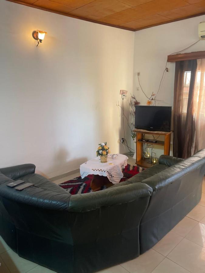 Km'S Cozy Spacious Calm Appart Meuble Yaounde Bagian luar foto