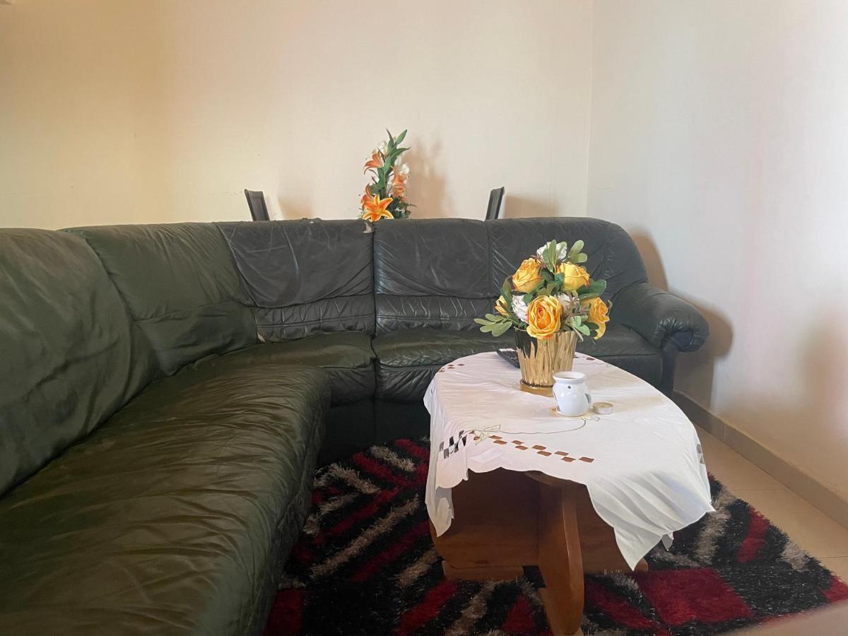 Km'S Cozy Spacious Calm Appart Meuble Yaounde Bagian luar foto