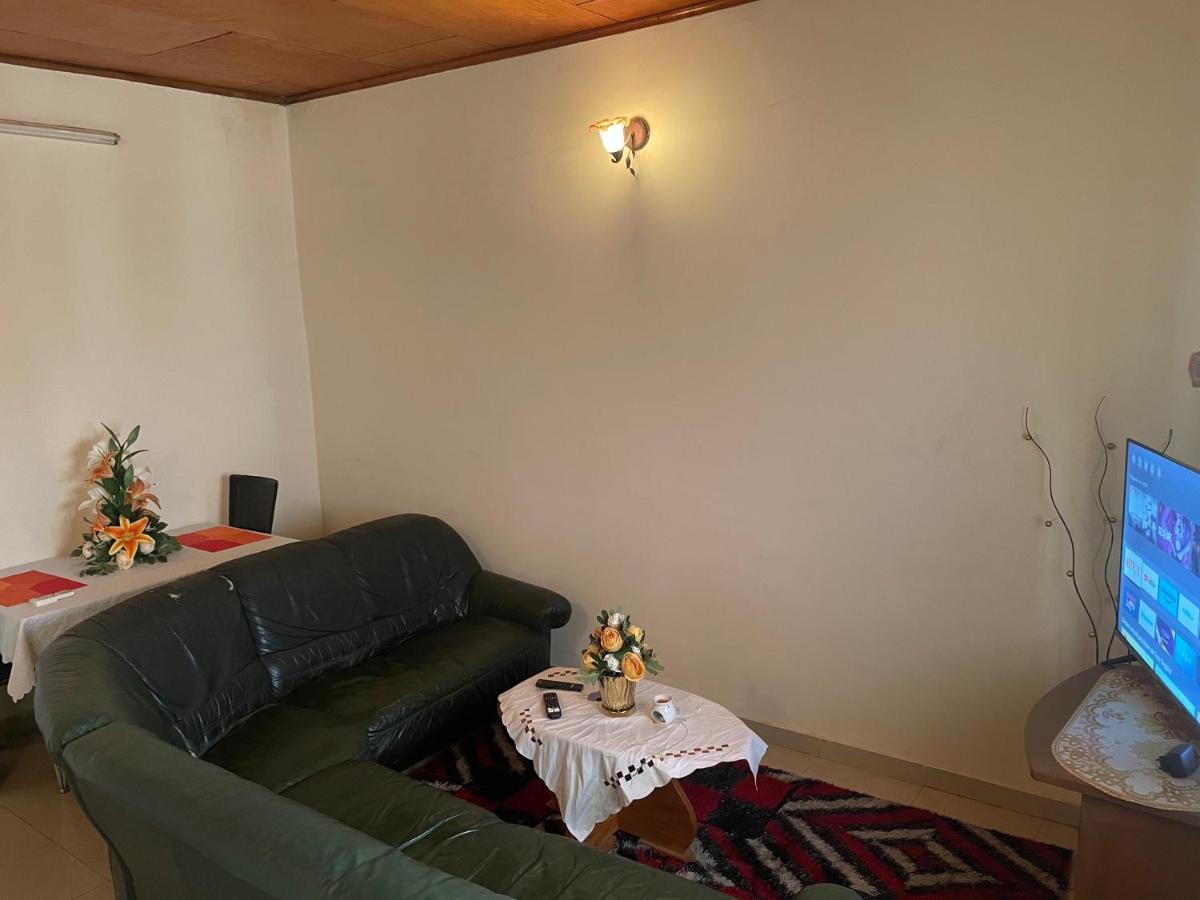 Km'S Cozy Spacious Calm Appart Meuble Yaounde Bagian luar foto